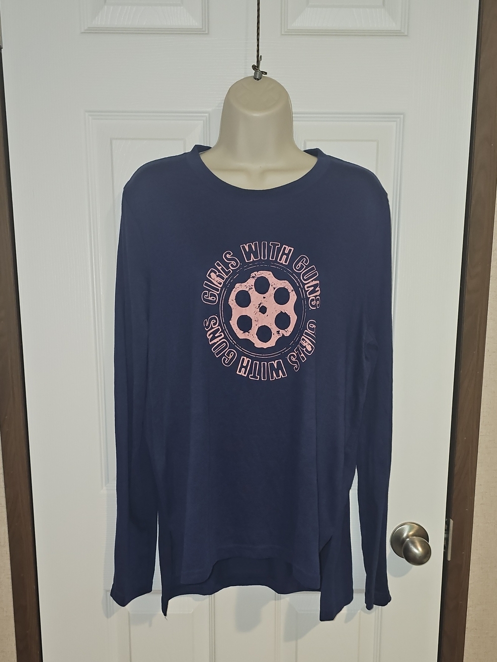 Girls With Guns GWG Size Large Long Sleeve Graphic T-Shirt Used